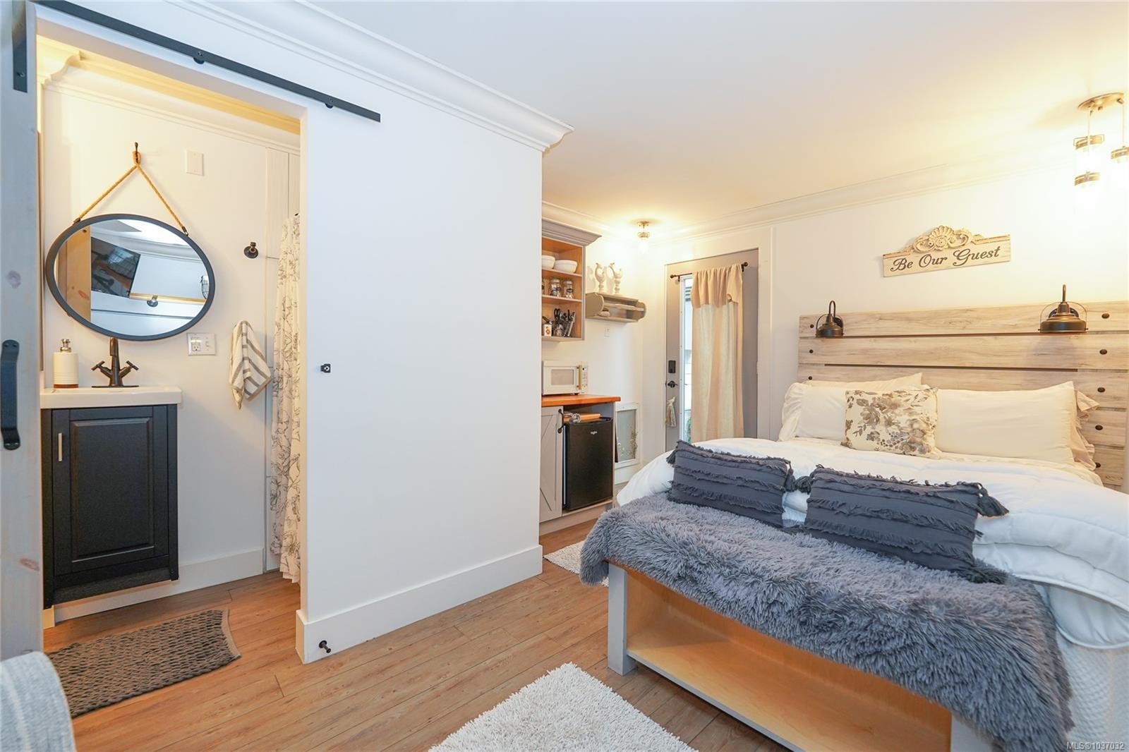 814 Hereward Rd, Victoria, BC