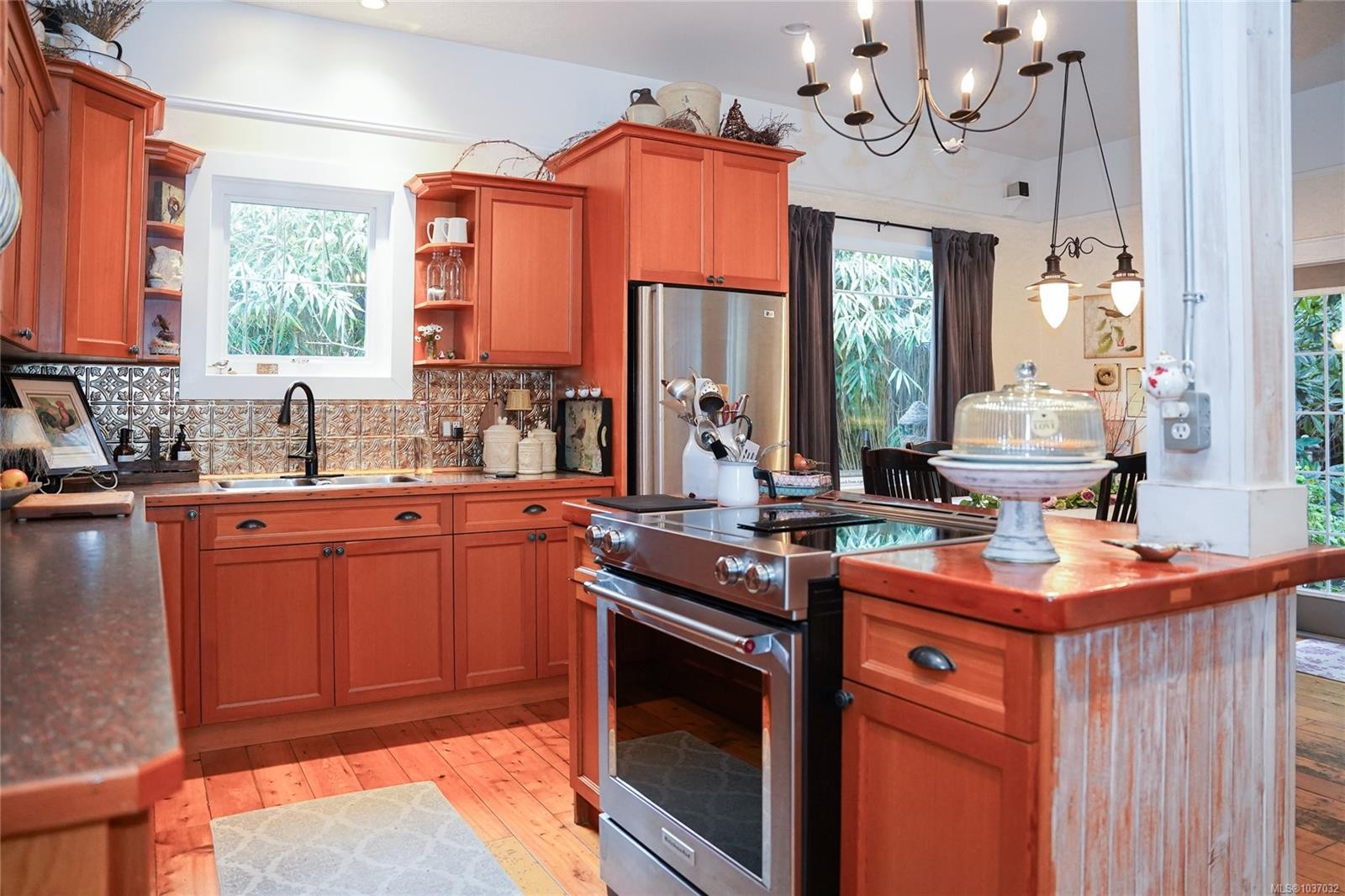 814 Hereward Rd, Victoria, BC