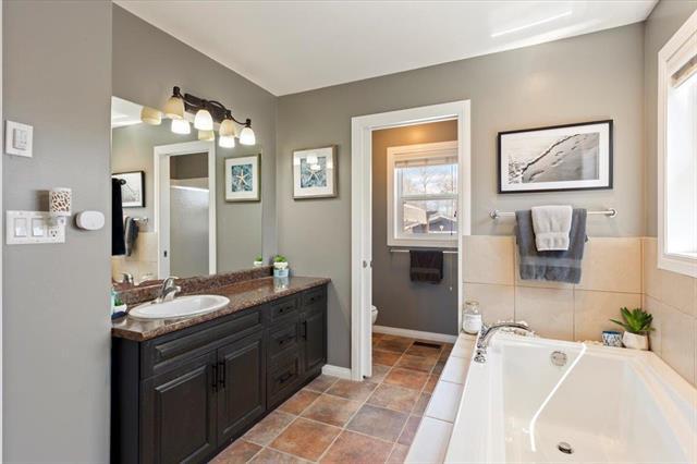 11 Spillway Cove, St Malo, MB