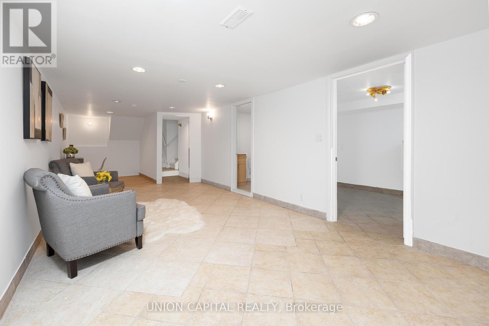 34 Lisburn Crescent, Toronto, ON - Indoor Photo Showing Other Room
