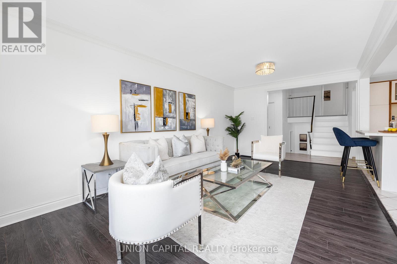 34 Lisburn Crescent, Toronto, ON - Indoor Photo Showing Living Room