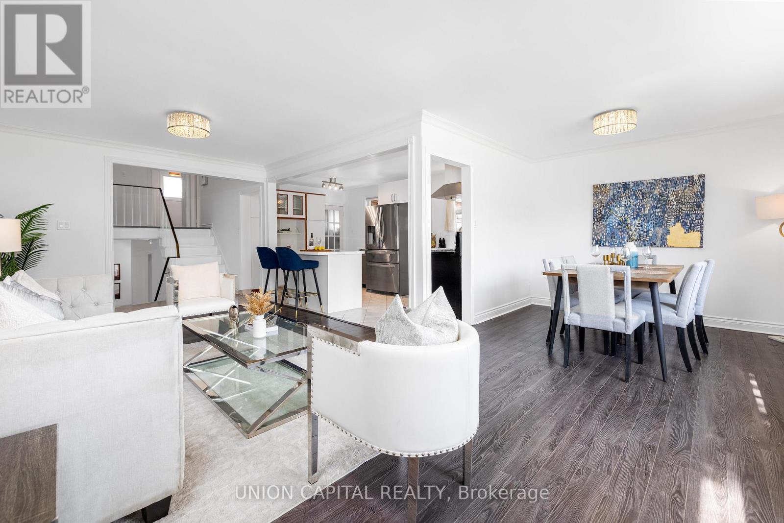 34 Lisburn Crescent, Toronto, ON - Indoor Photo Showing Living Room