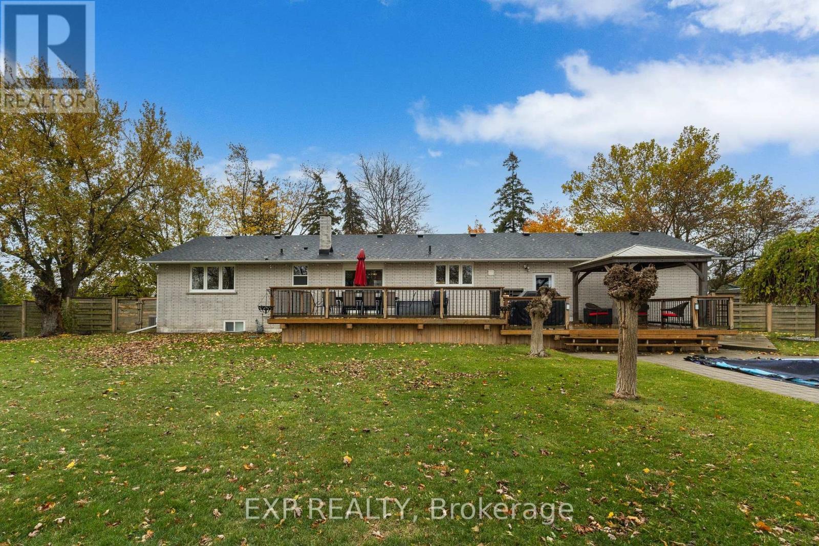 2116 Binbrook Road E, Hamilton, ON - Outdoor With Deck Patio Veranda
