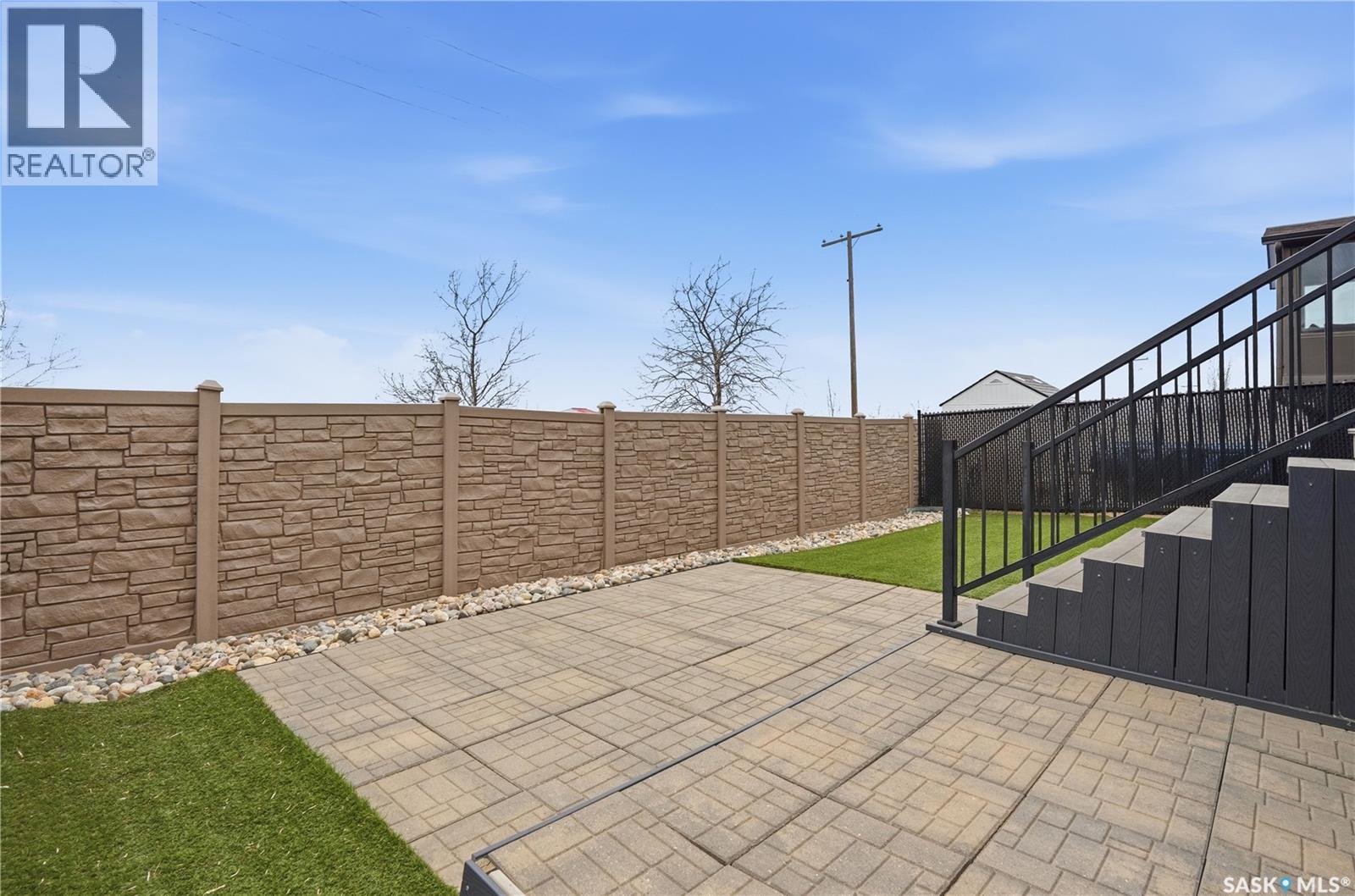 1532 Maple Hill Crescent N, Regina, SK - Outdoor