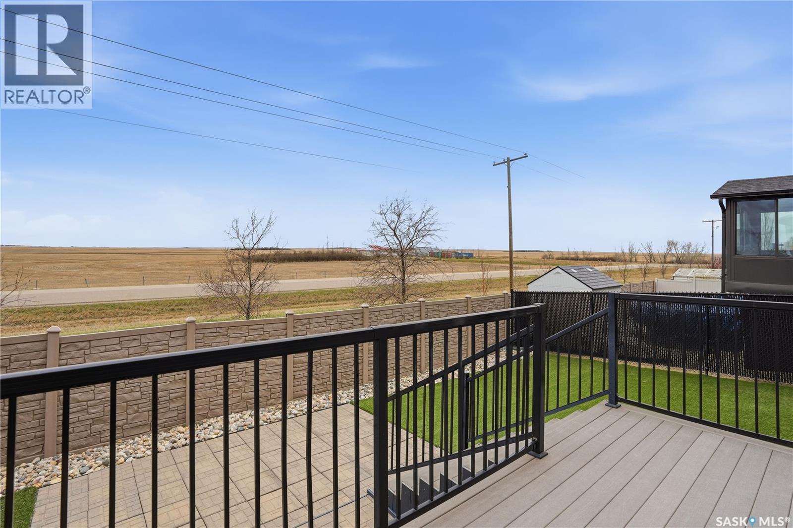 1532 Maple Hill Crescent N, Regina, SK - Outdoor