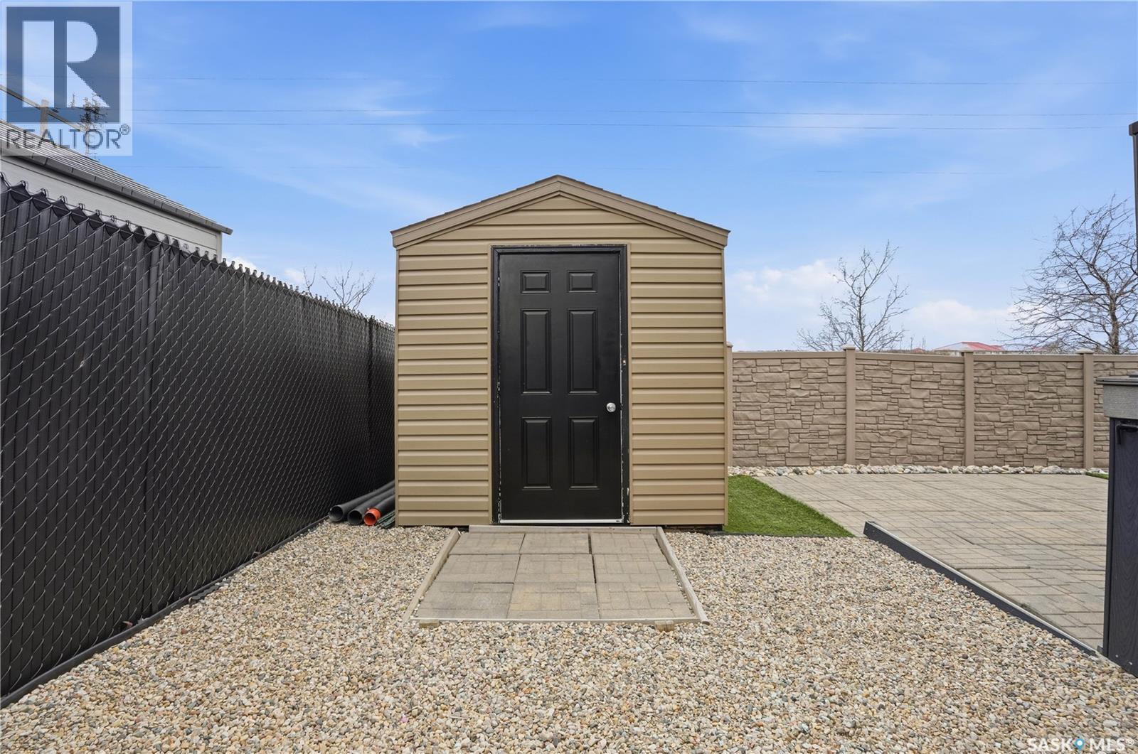 1532 Maple Hill Crescent N, Regina, SK - Outdoor
