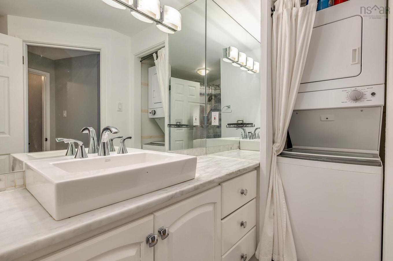 503 1074 Wellington Street, Halifax, NS