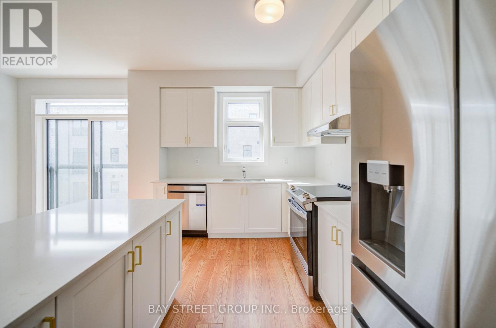 36 Danielle Moore Circle, Toronto, ON - Indoor Photo Showing Kitchen With Stainless Steel Kitchen With Upgraded Kitchen