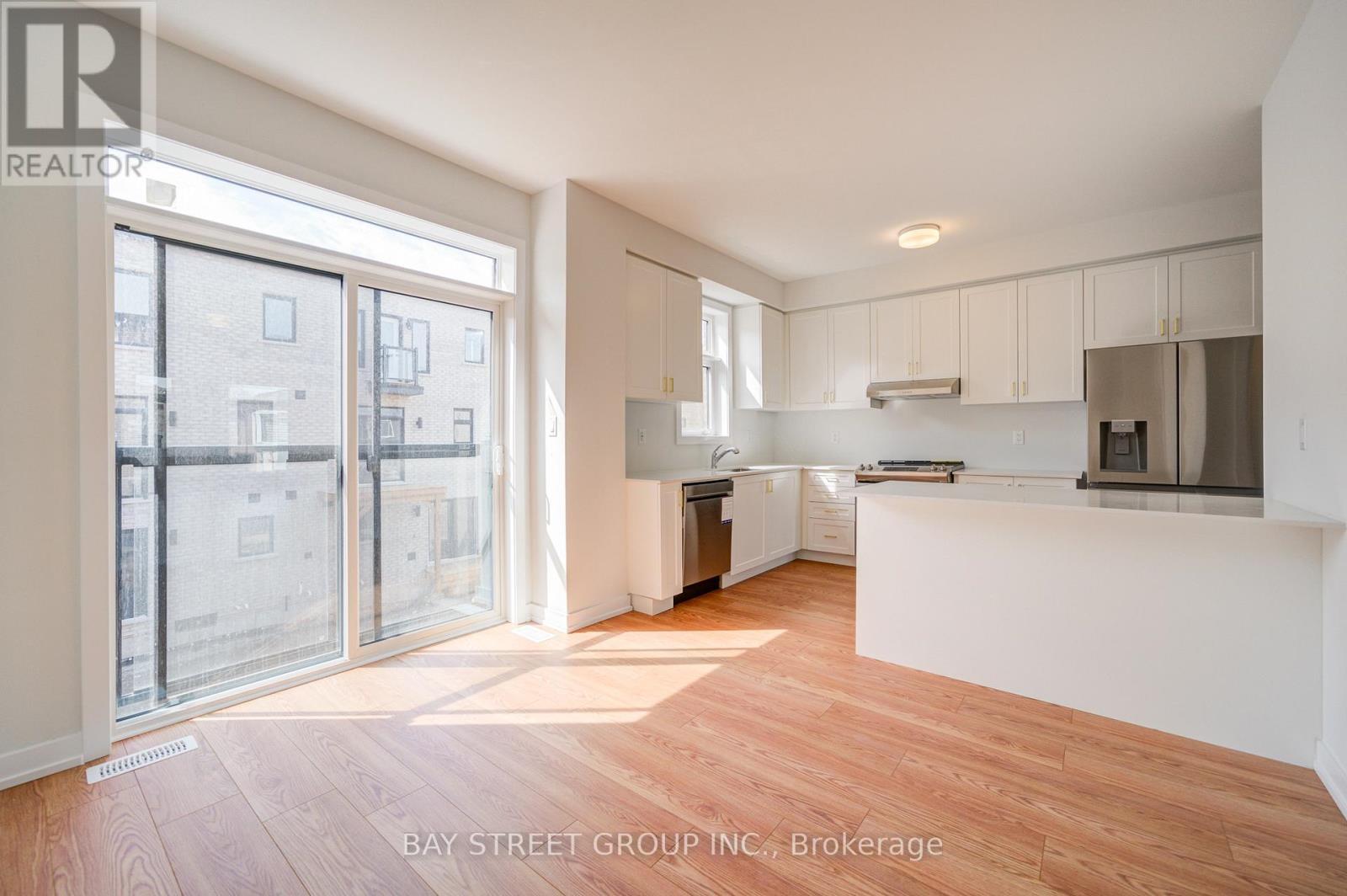 36 Danielle Moore Circle, Toronto, ON - Indoor Photo Showing Kitchen