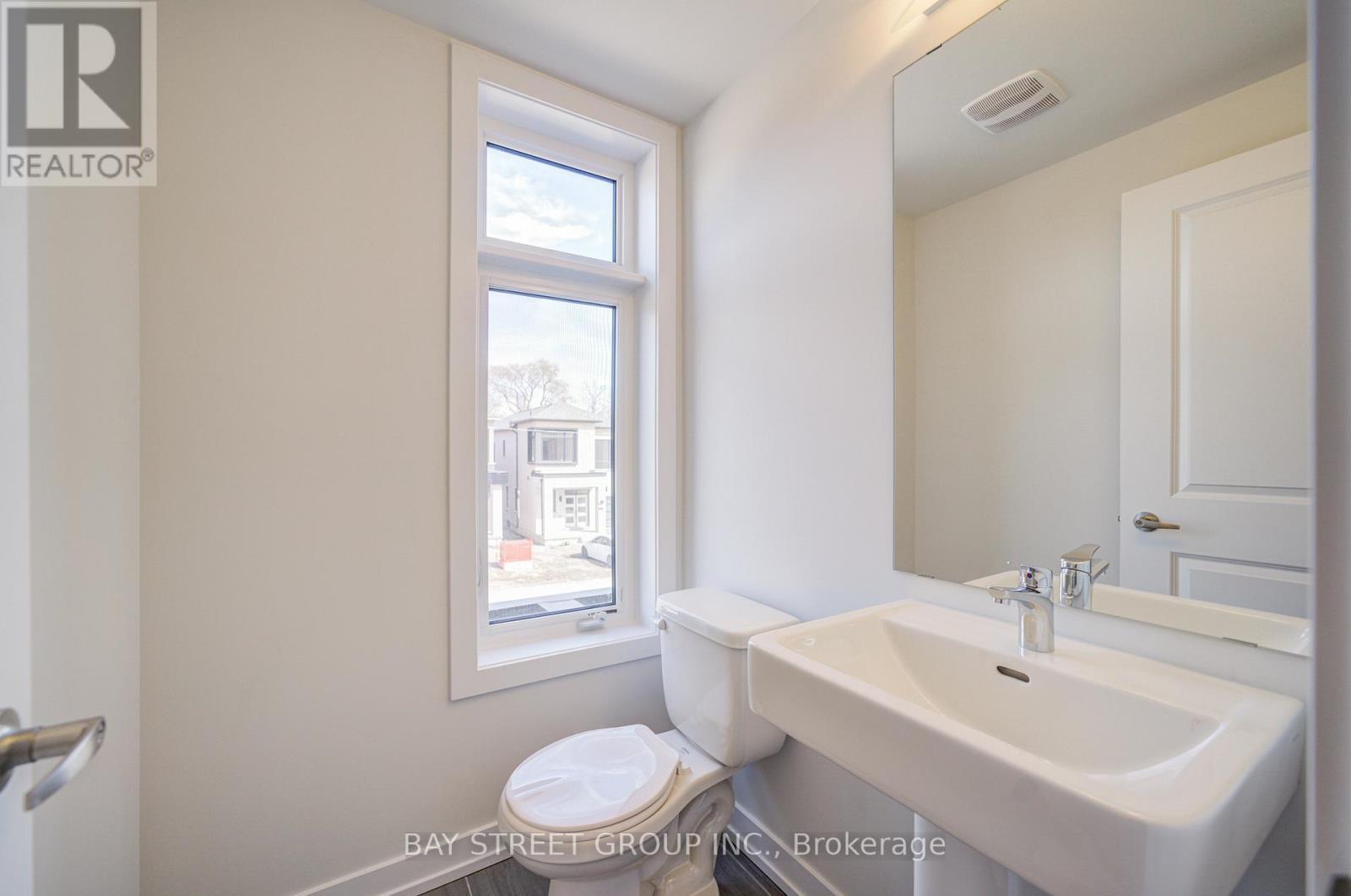 36 Danielle Moore Circle, Toronto, ON - Indoor Photo Showing Bathroom