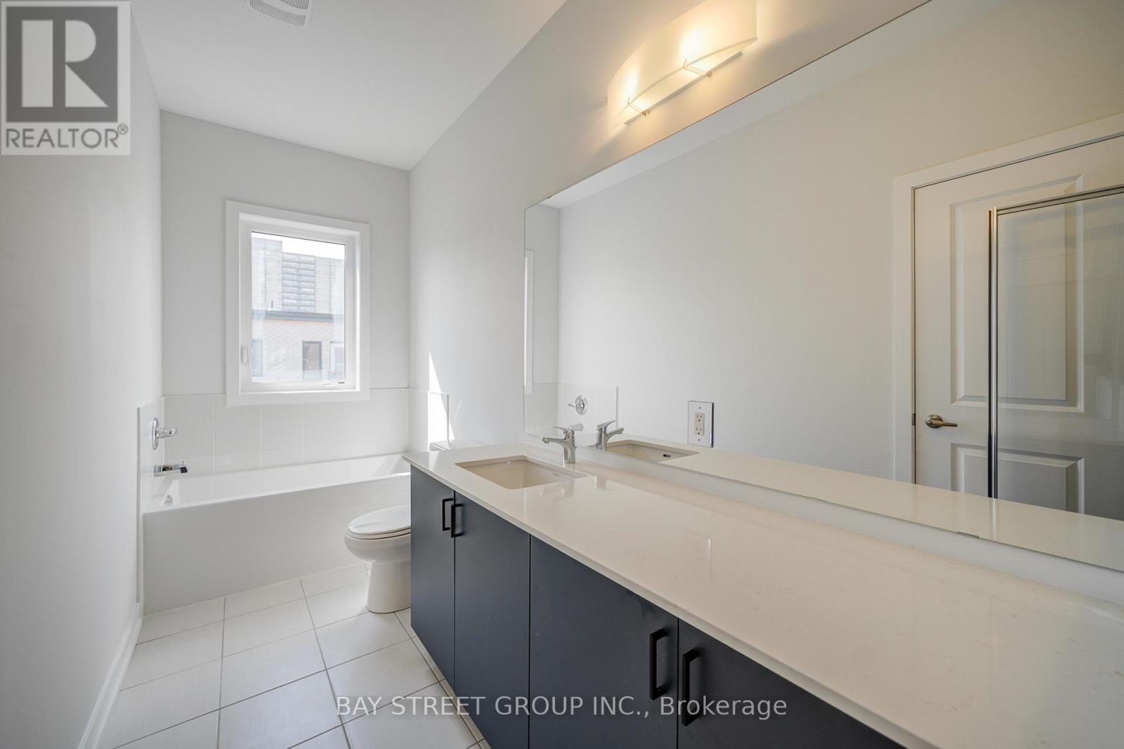 36 Danielle Moore Circle, Toronto, ON - Indoor Photo Showing Bathroom