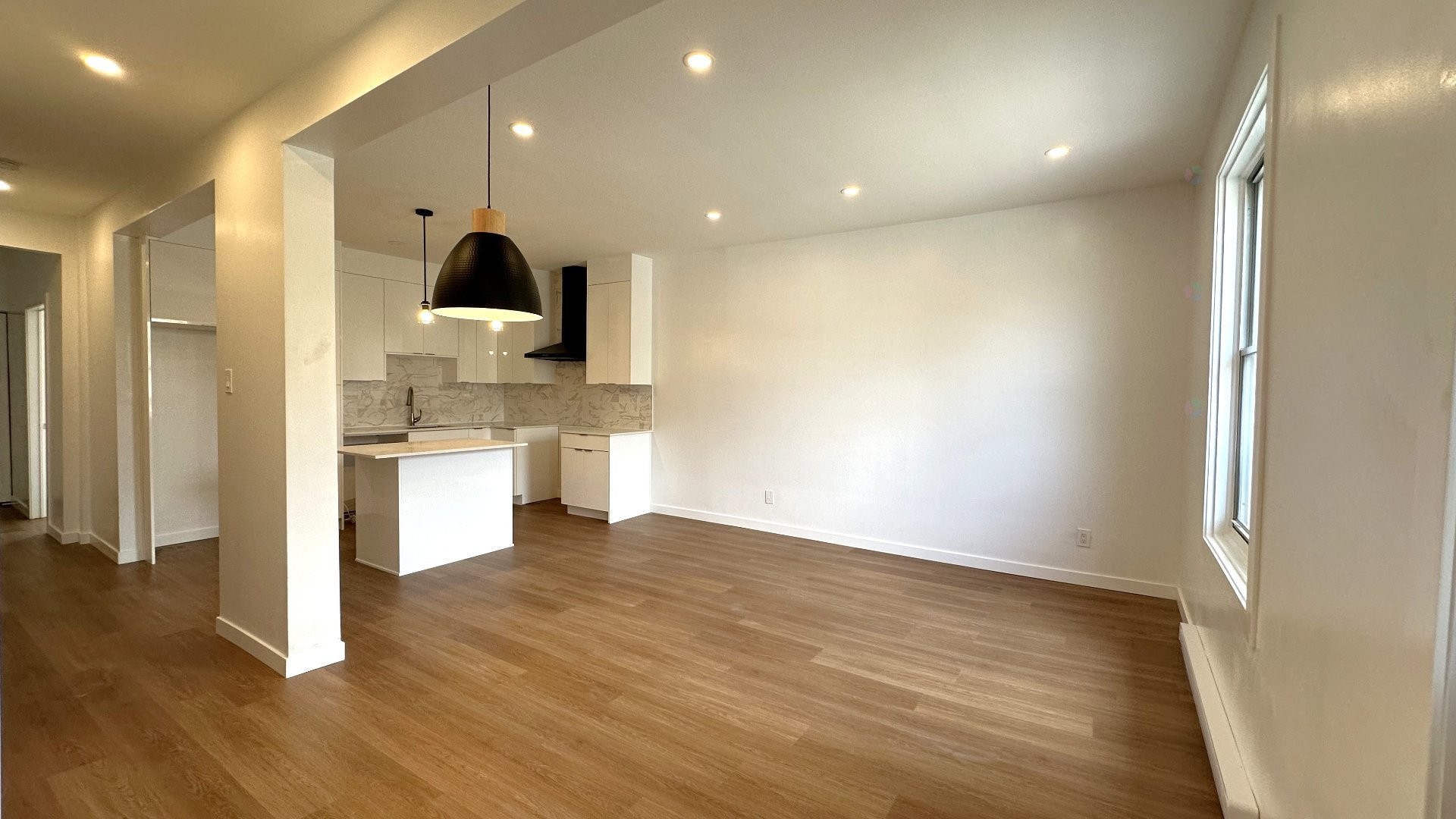 Living Room - 66 Av. Victoria, Pointe-Claire, QC - Indoor Photo Showing Kitchen