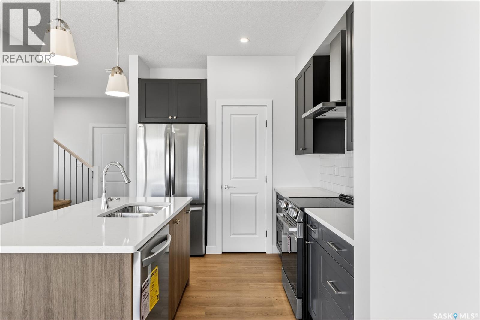 2 830 Brighton Boulevard, Saskatoon, SK - Indoor Photo Showing Kitchen With Double Sink With Upgraded Kitchen
