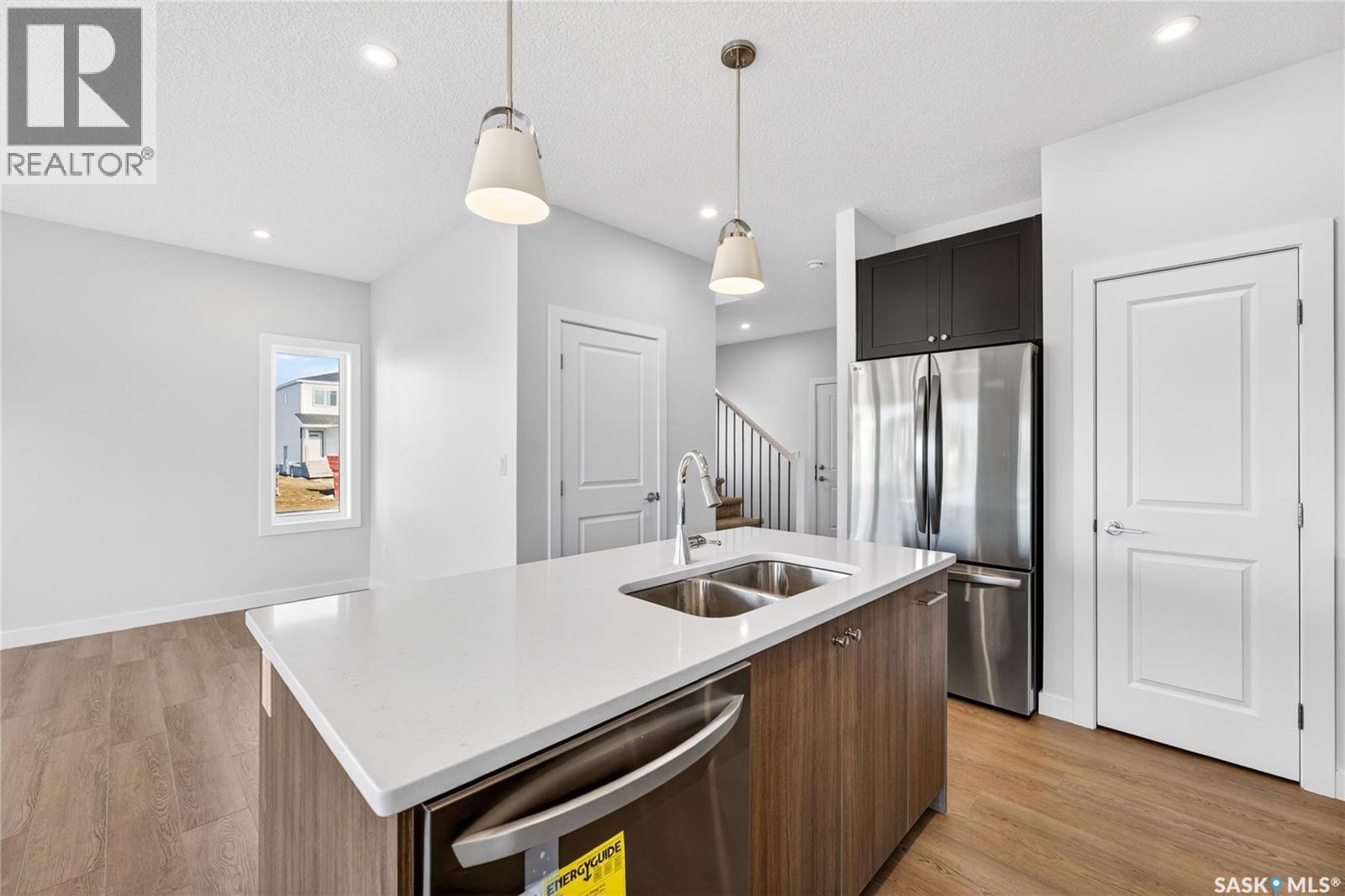 2 830 Brighton Boulevard, Saskatoon, SK - Indoor Photo Showing Kitchen With Double Sink With Upgraded Kitchen