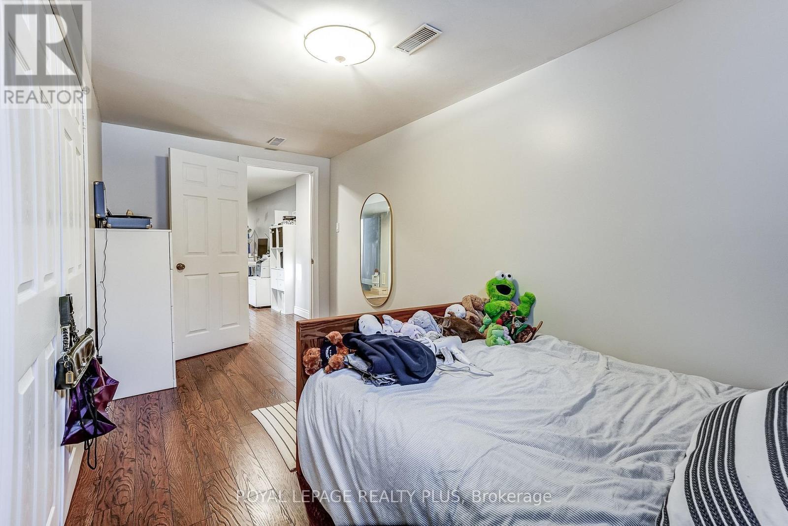 1980 Hartland Drive, Mississauga, ON - Indoor Photo Showing Bedroom