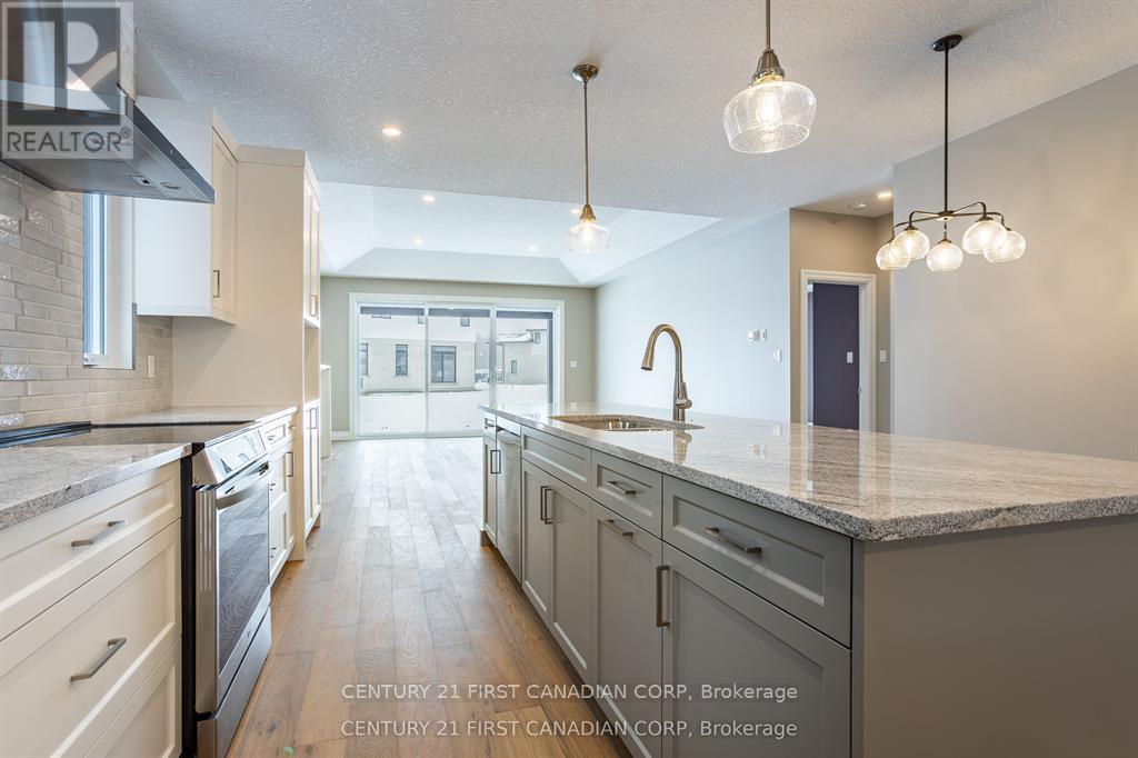 Lot 105 Darwin Crescent, London South (South V), ON - Indoor Photo Showing Kitchen With Upgraded Kitchen