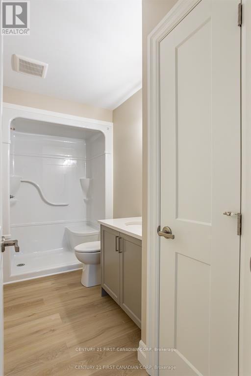 Lot 105 Darwin Crescent, London South (South V), ON - Indoor Photo Showing Bathroom