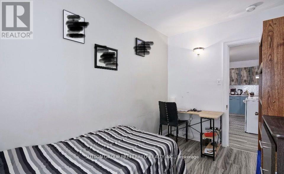 173 Adelaide Street N, London East (East K), ON - Indoor Photo Showing Bedroom