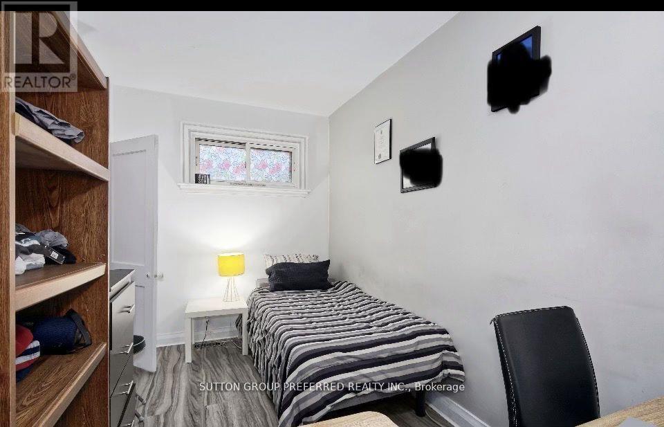 173 Adelaide Street N, London East (East K), ON - Indoor Photo Showing Bedroom