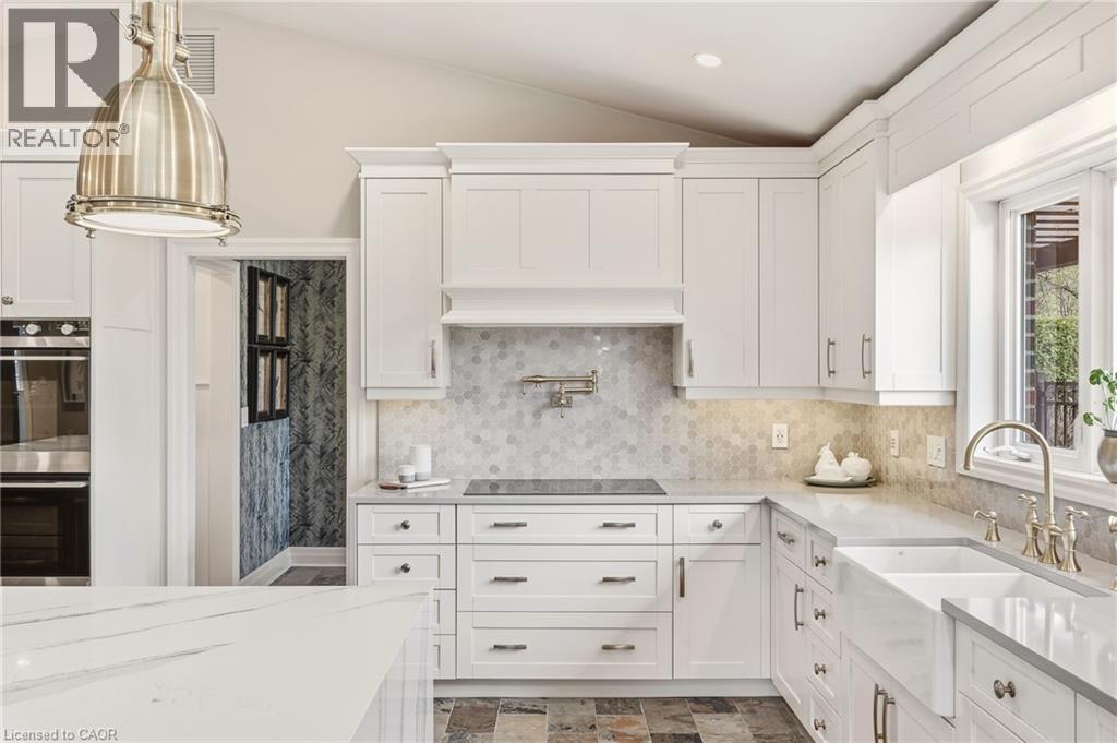 707 Eagle Drive, Burlington, ON - Indoor Photo Showing Kitchen With Double Sink With Upgraded Kitchen