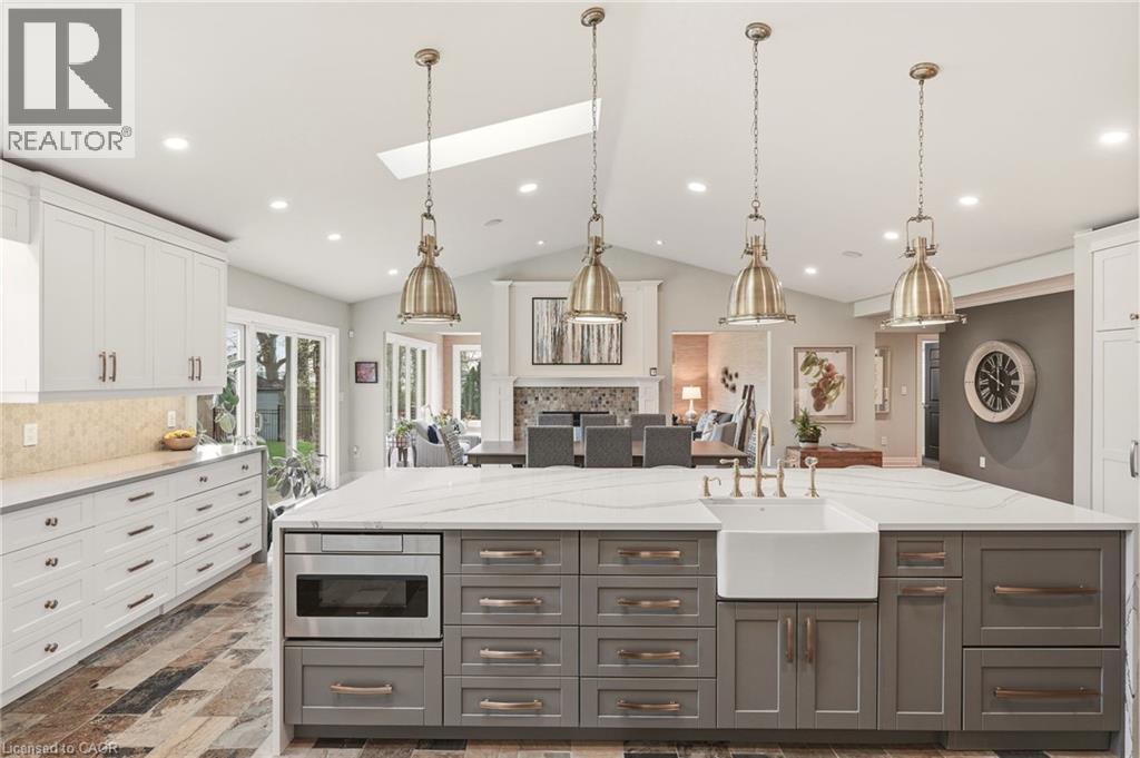 707 Eagle Drive, Burlington, ON - Indoor Photo Showing Kitchen With Upgraded Kitchen
