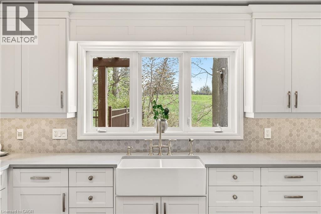 707 Eagle Drive, Burlington, ON - Indoor Photo Showing Kitchen