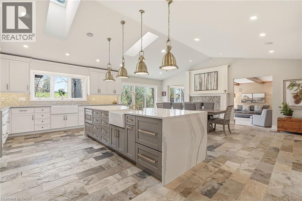 707 Eagle Drive, Burlington, ON - Indoor Photo Showing Kitchen With Upgraded Kitchen