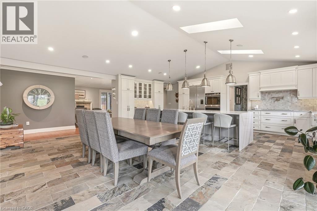 707 Eagle Drive, Burlington, ON - Indoor Photo Showing Dining Room