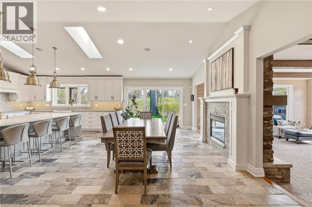 707 Eagle Drive, Burlington, ON - Indoor Photo Showing Dining Room