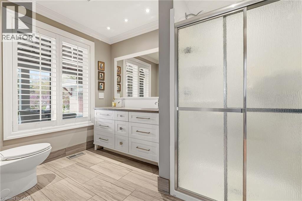707 Eagle Drive, Burlington, ON - Indoor Photo Showing Bathroom