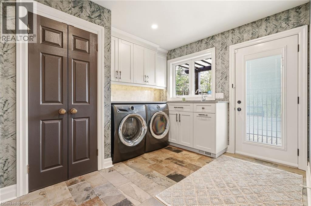 707 Eagle Drive, Burlington, ON - Indoor Photo Showing Laundry Room