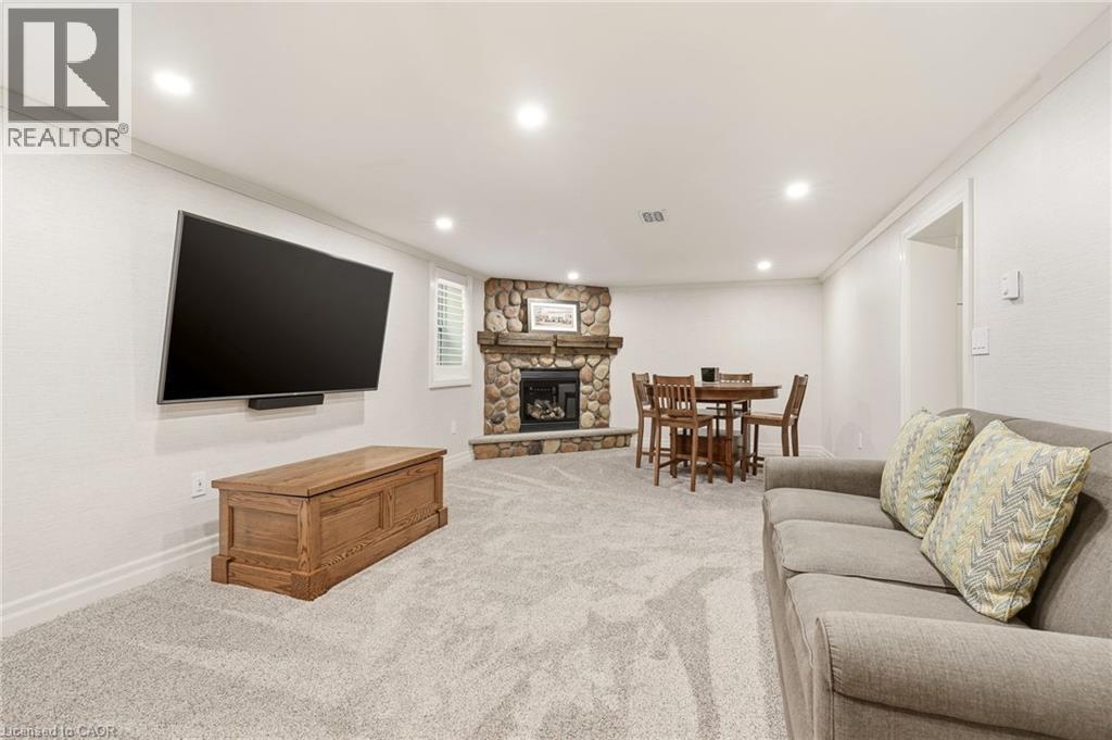 707 Eagle Drive, Burlington, ON - Indoor With Fireplace