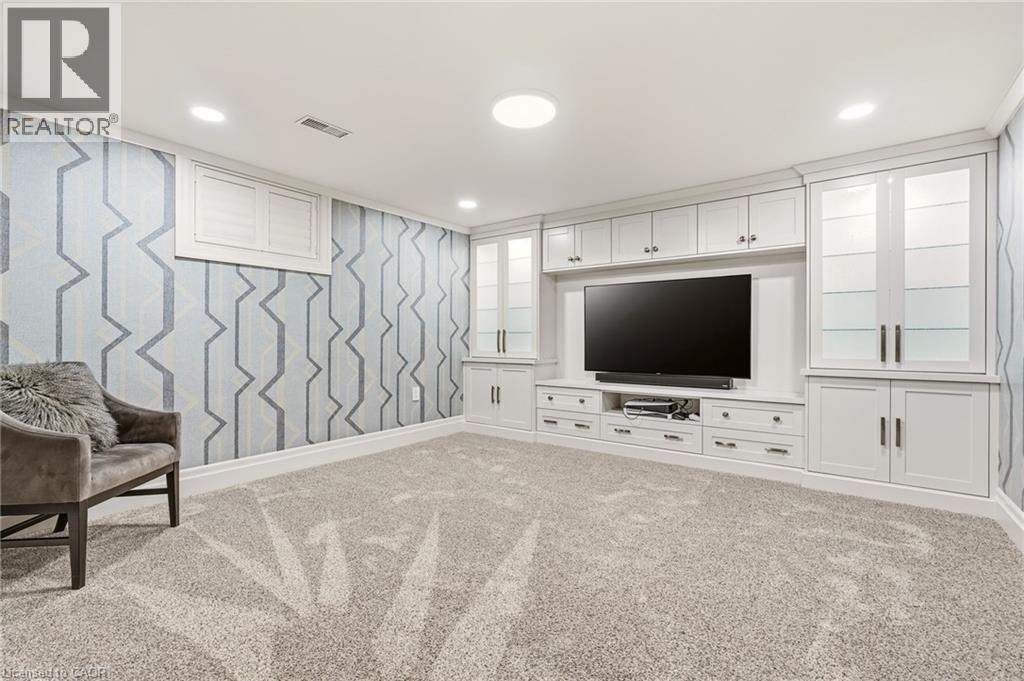 707 Eagle Drive, Burlington, ON - Indoor Photo Showing Other Room