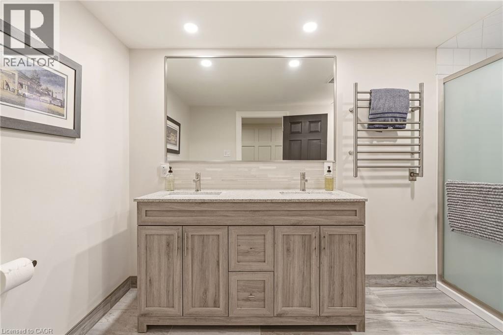 707 Eagle Drive, Burlington, ON - Indoor Photo Showing Bathroom