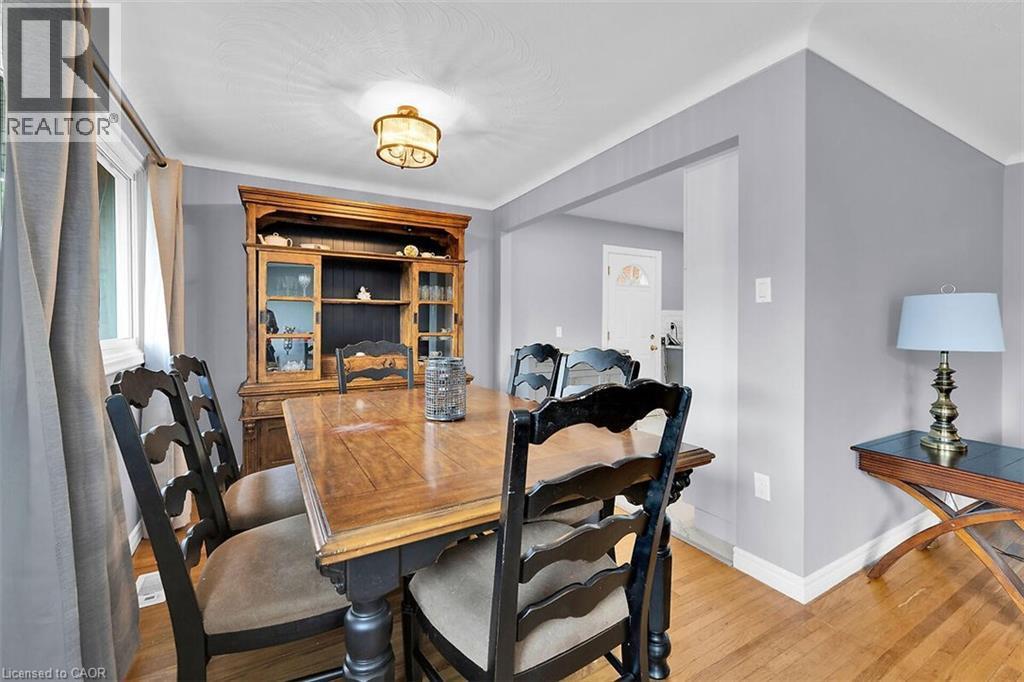 24 Oxford Street, Brantford, ON - Indoor Photo Showing Dining Room