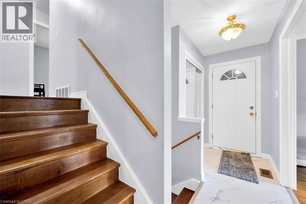 24 Oxford Street, Brantford, ON - Indoor Photo Showing Other Room