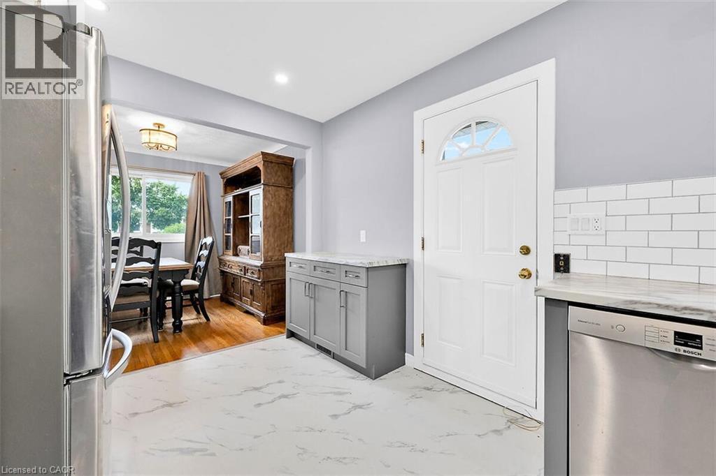 24 Oxford Street, Brantford, ON - Indoor