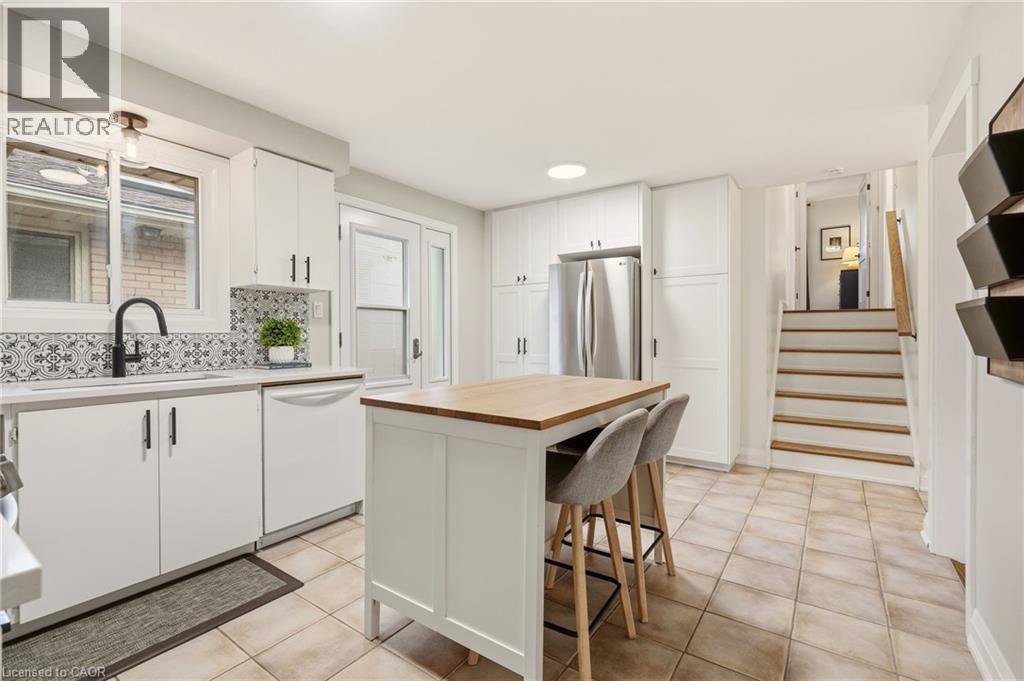 3452 Caplan Crescent, Burlington, ON - Indoor Photo Showing Kitchen