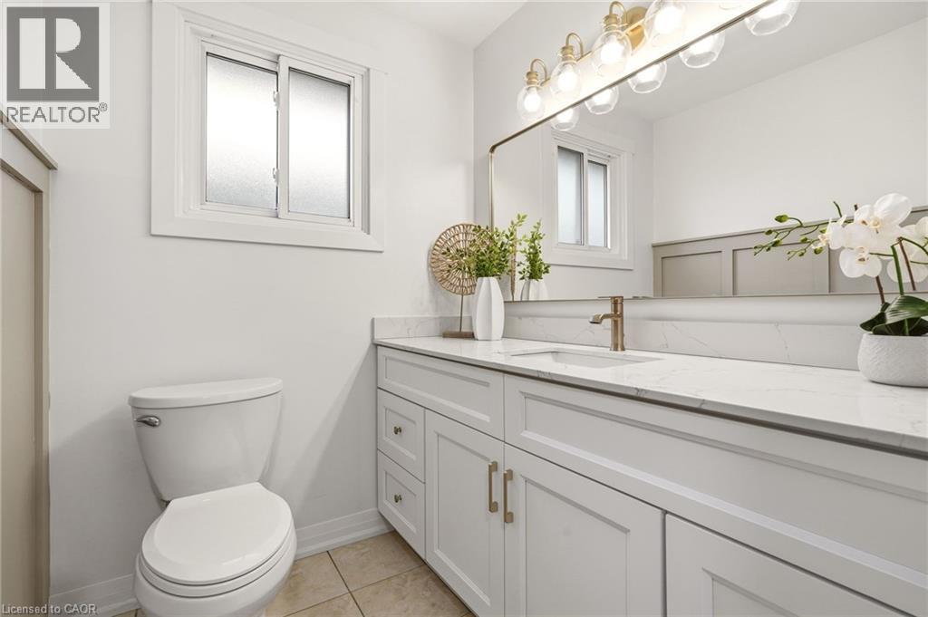 3452 Caplan Crescent, Burlington, ON - Indoor Photo Showing Bathroom