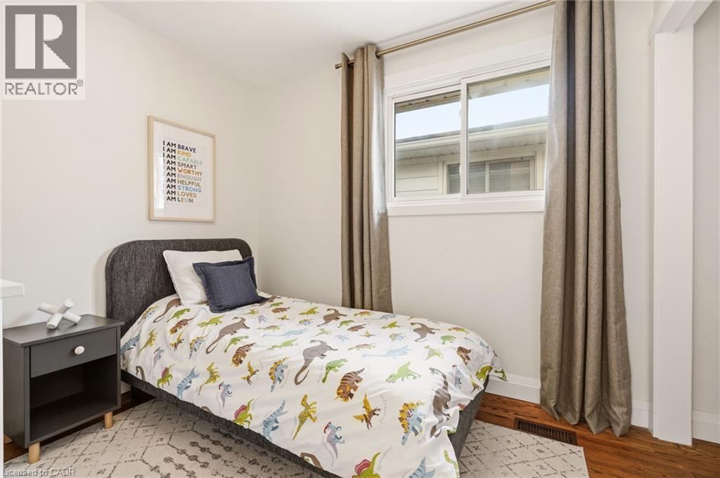 3452 Caplan Crescent, Burlington, ON - Indoor Photo Showing Bedroom