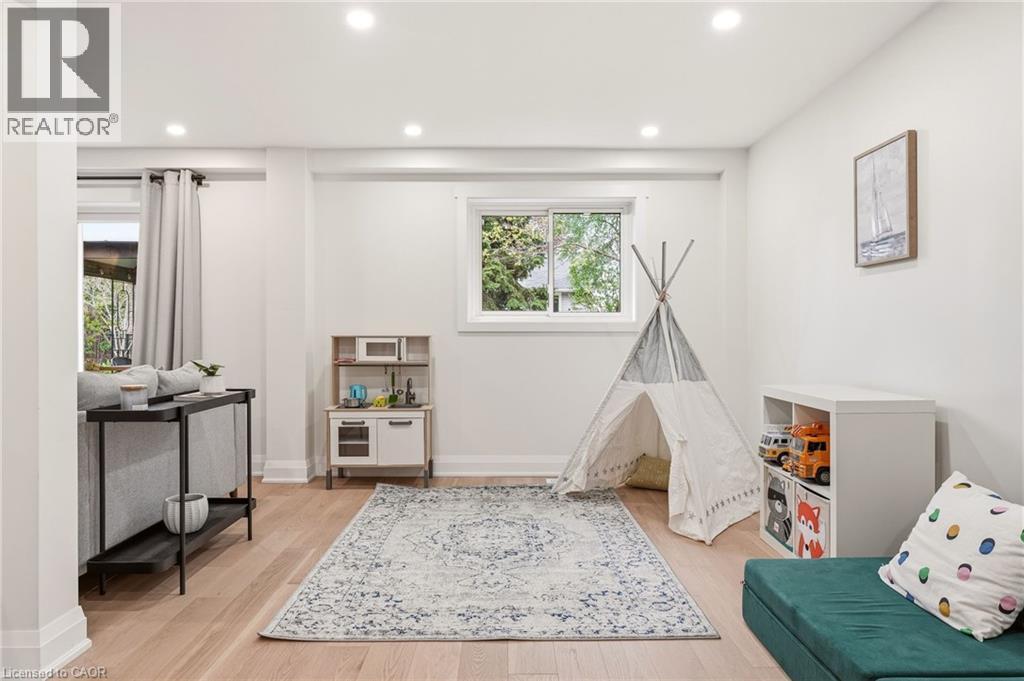 3452 Caplan Crescent, Burlington, ON - Indoor Photo Showing Other Room