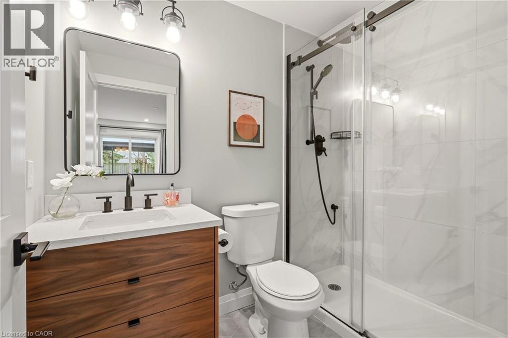 3452 Caplan Crescent, Burlington, ON - Indoor Photo Showing Bathroom