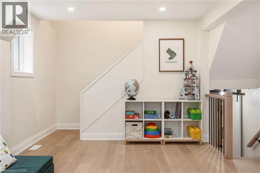 3452 Caplan Crescent, Burlington, ON - Indoor Photo Showing Other Room