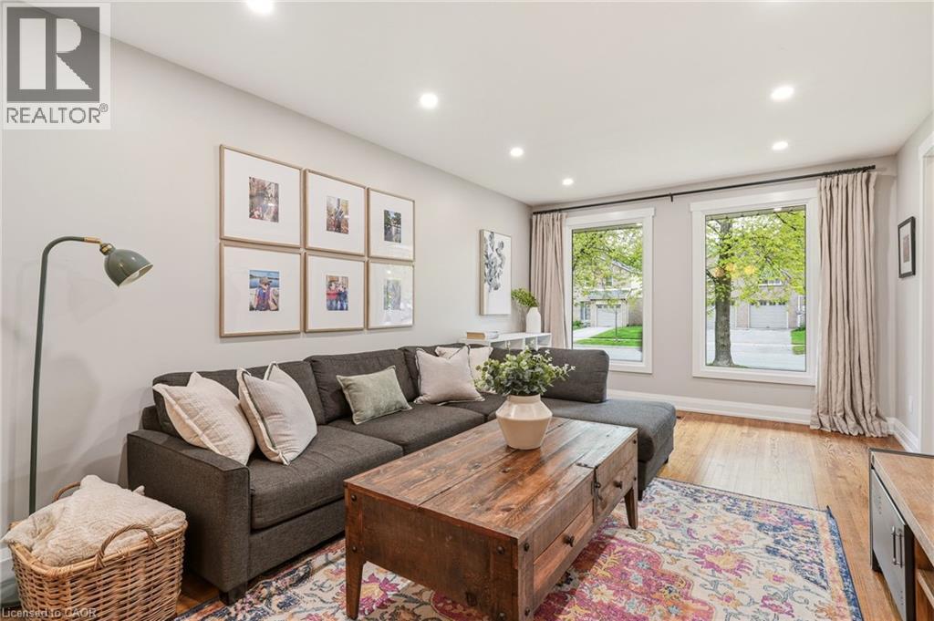3452 Caplan Crescent, Burlington, ON - Indoor Photo Showing Living Room