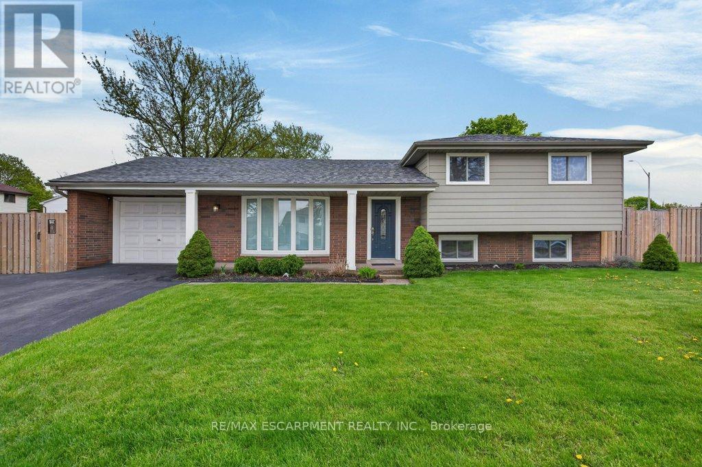 4 Camelot Drive, Hamilton, ON - Outdoor With Facade