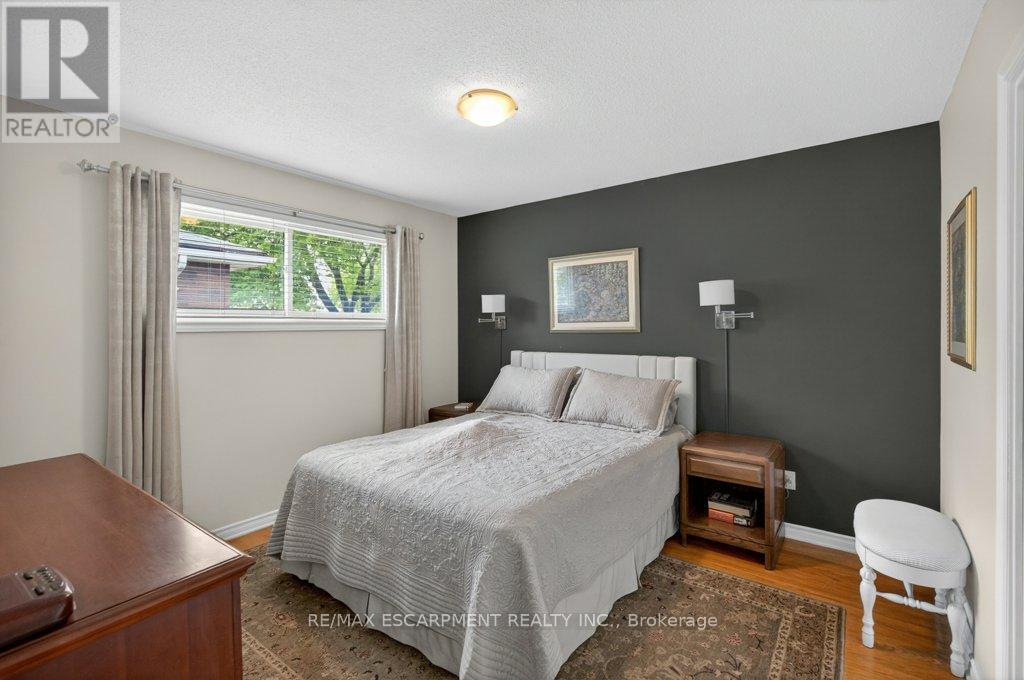 4 Camelot Drive, Hamilton, ON - Indoor Photo Showing Bedroom