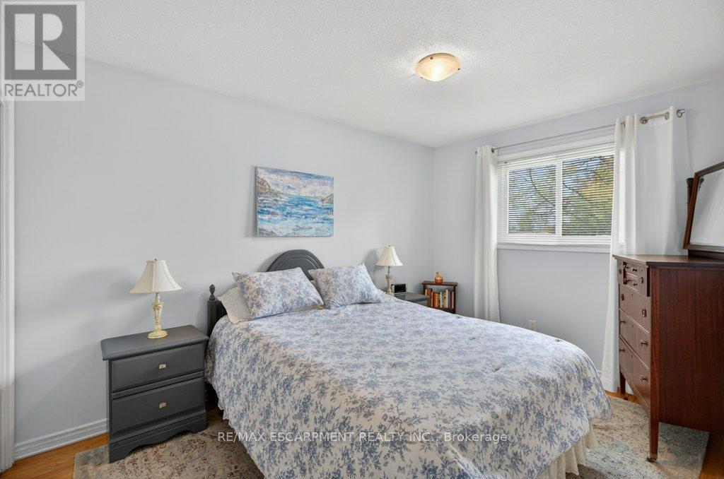4 Camelot Drive, Hamilton, ON - Indoor Photo Showing Bedroom
