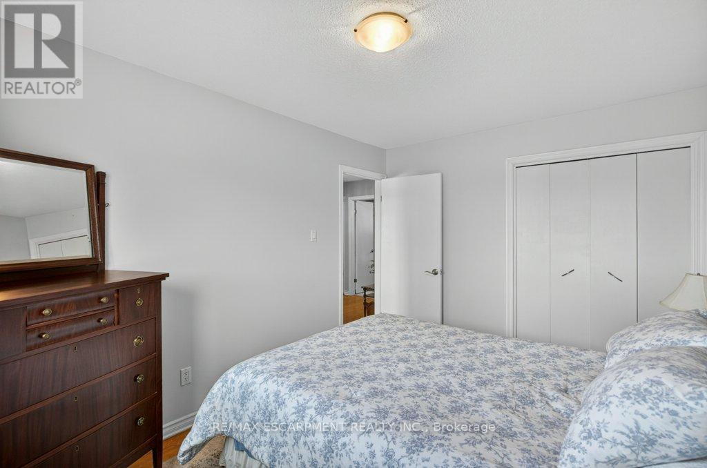 4 Camelot Drive, Hamilton, ON - Indoor Photo Showing Bedroom