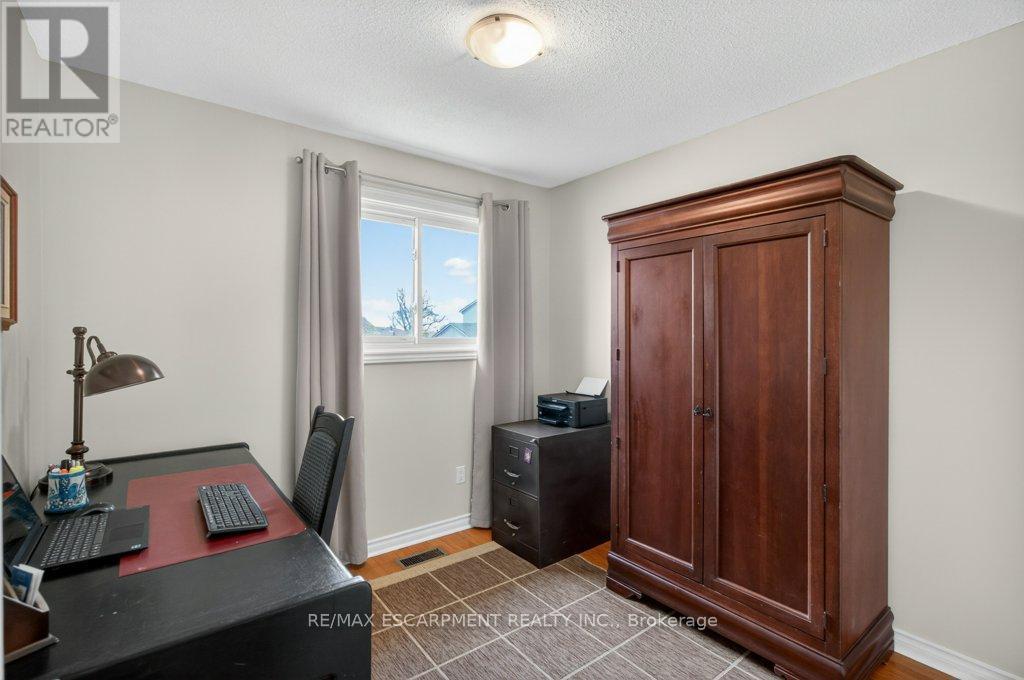 4 Camelot Drive, Hamilton, ON - Indoor
