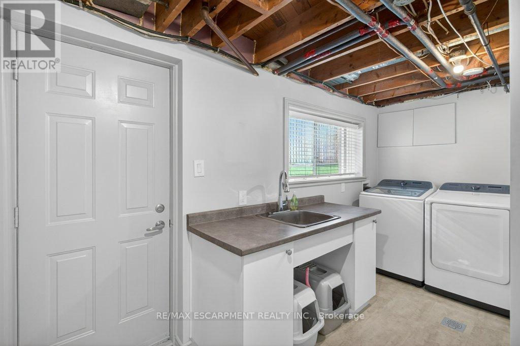 4 Camelot Drive, Hamilton, ON - Indoor Photo Showing Laundry Room